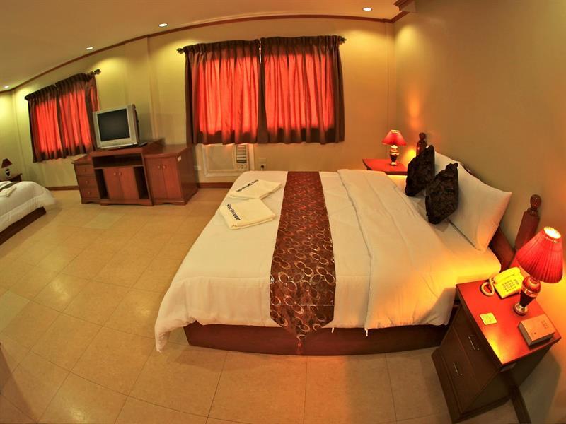 Subic Waterfront Resort And Hotel Exterior foto